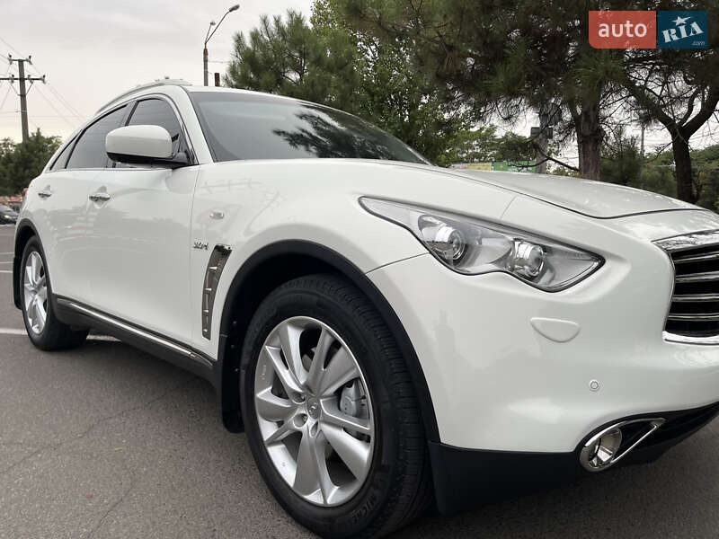 Внедорожник / Кроссовер Infiniti QX70 2015 в Одессе