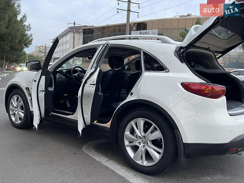 Внедорожник / Кроссовер Infiniti QX70 2015 в Одессе