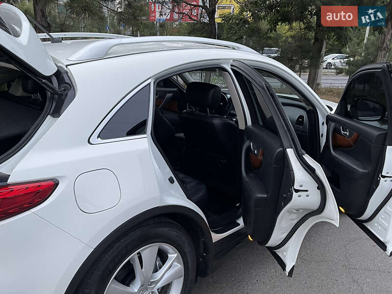 Внедорожник / Кроссовер Infiniti QX70 2015 в Одессе