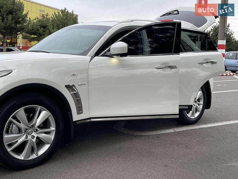 Внедорожник / Кроссовер Infiniti QX70 2015 в Одессе