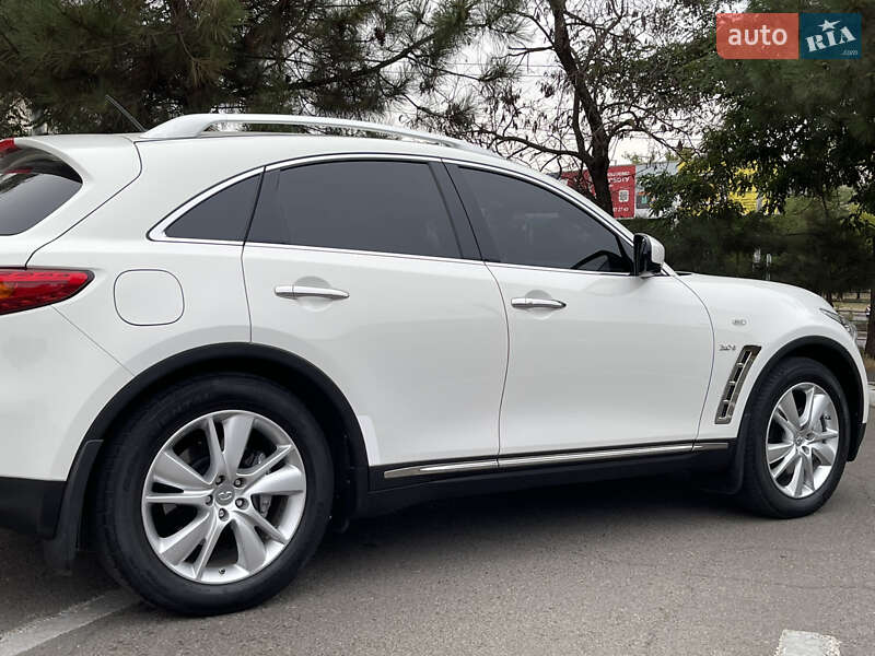 Внедорожник / Кроссовер Infiniti QX70 2015 в Одессе