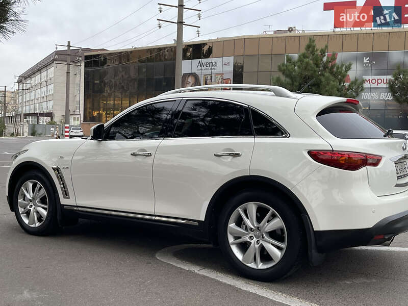 Внедорожник / Кроссовер Infiniti QX70 2015 в Одессе