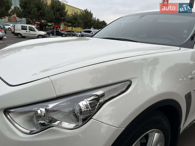Внедорожник / Кроссовер Infiniti QX70 2015 в Одессе