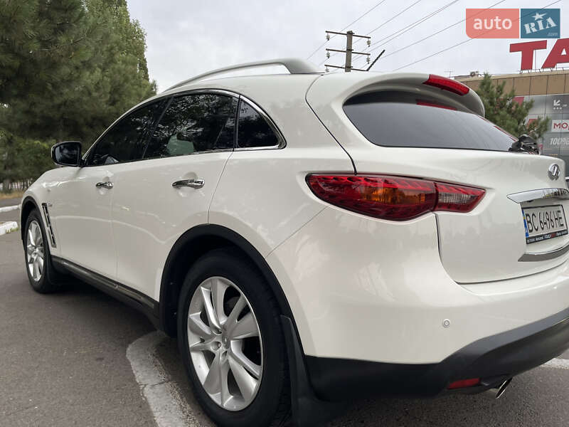 Внедорожник / Кроссовер Infiniti QX70 2015 в Одессе