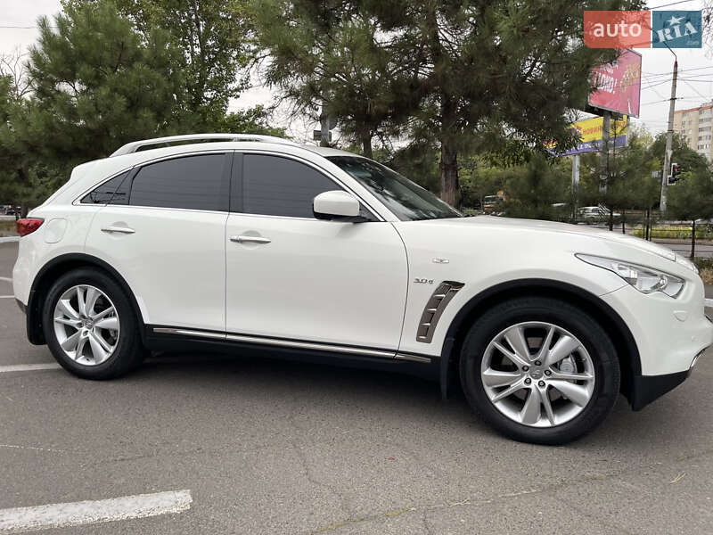 Внедорожник / Кроссовер Infiniti QX70 2015 в Одессе