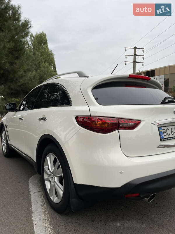 Внедорожник / Кроссовер Infiniti QX70 2015 в Одессе
