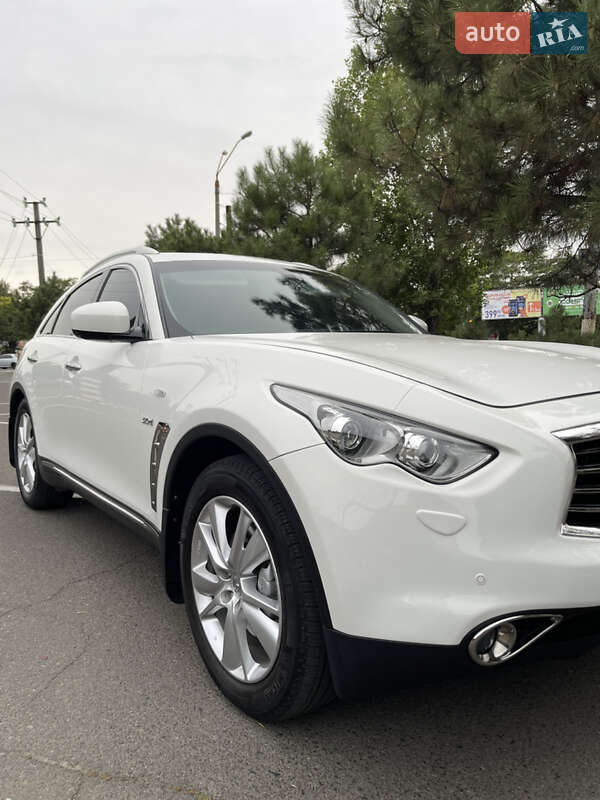 Внедорожник / Кроссовер Infiniti QX70 2015 в Одессе