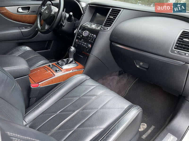 Внедорожник / Кроссовер Infiniti QX70 2015 в Одессе