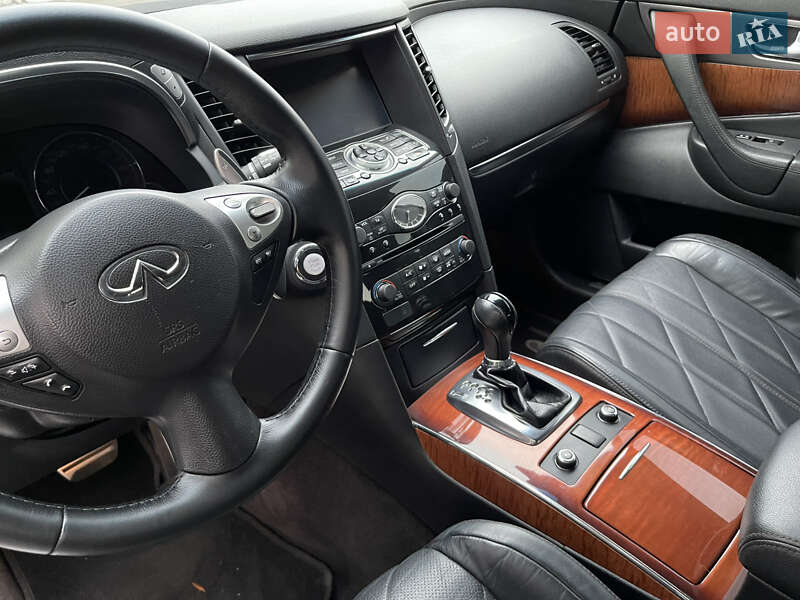 Внедорожник / Кроссовер Infiniti QX70 2015 в Одессе