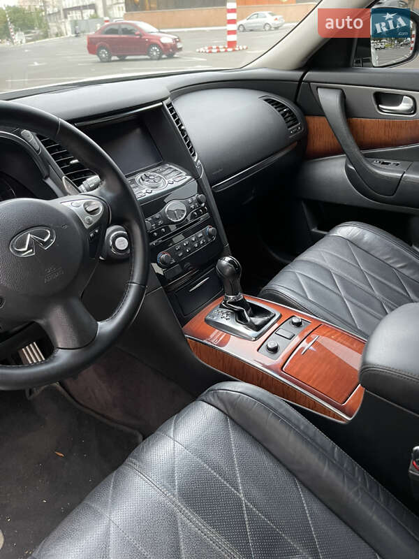 Внедорожник / Кроссовер Infiniti QX70 2015 в Одессе