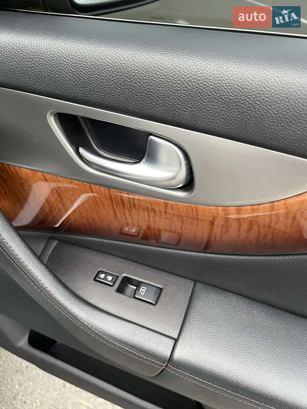 Внедорожник / Кроссовер Infiniti QX70 2015 в Одессе