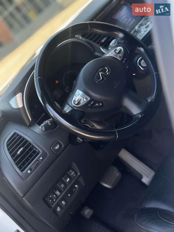 Внедорожник / Кроссовер Infiniti QX70 2014 в Броварах