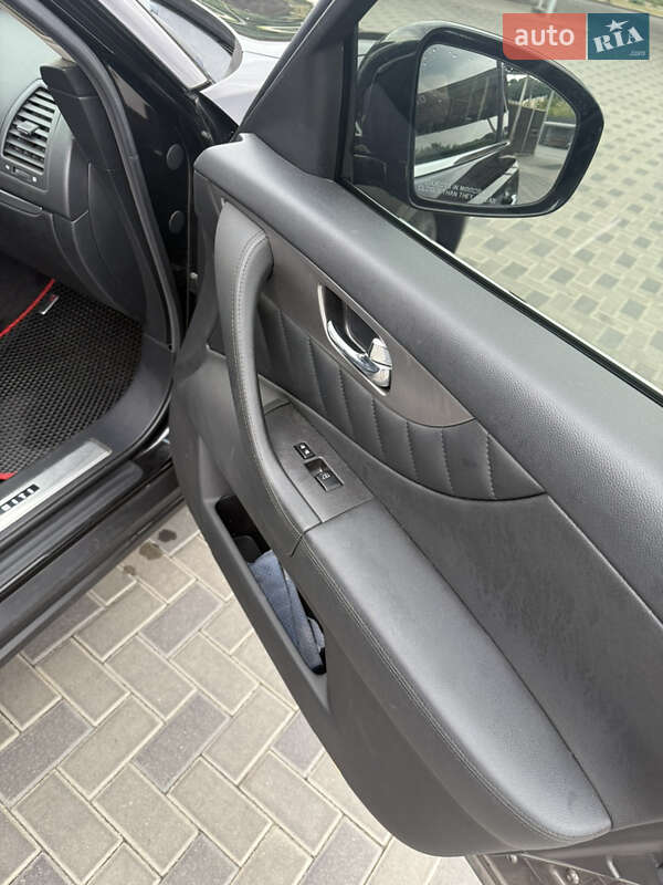 Внедорожник / Кроссовер Infiniti QX70 2016 в Харькове