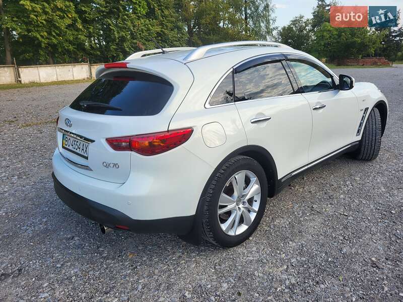 Внедорожник / Кроссовер Infiniti QX70 2015 в Подгайцах
