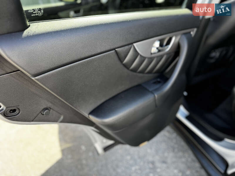 Внедорожник / Кроссовер Infiniti QX70 2013 в Киеве фото 48 Внедорожник / Кроссовер Infiniti QX70 2013 в Киеве