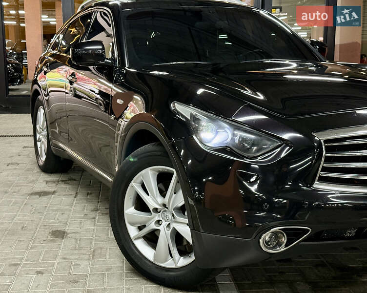 Позашляховик / Кросовер Infiniti QX70 2014 в Києві
