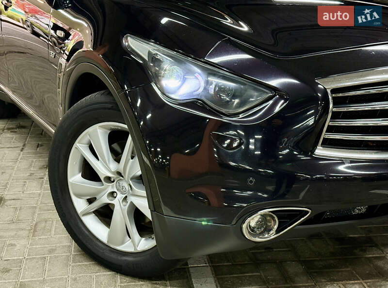 Позашляховик / Кросовер Infiniti QX70 2014 в Києві