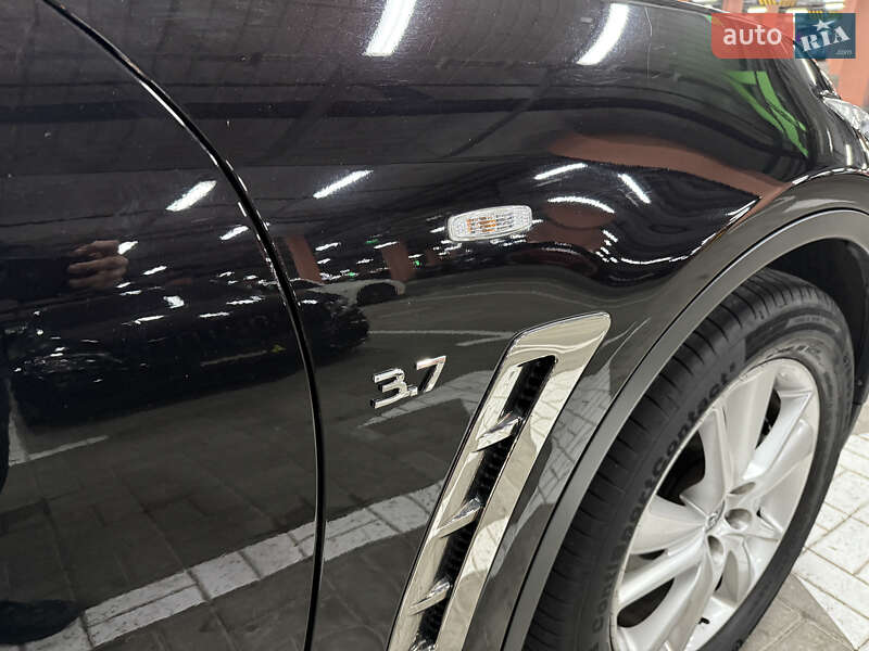 Позашляховик / Кросовер Infiniti QX70 2014 в Києві