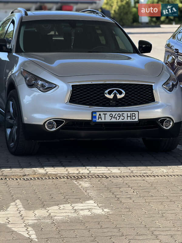Infiniti QX70 2013