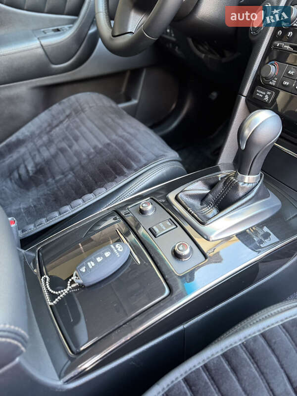 Внедорожник / Кроссовер Infiniti QX70 2013 в Ивано-Франковске