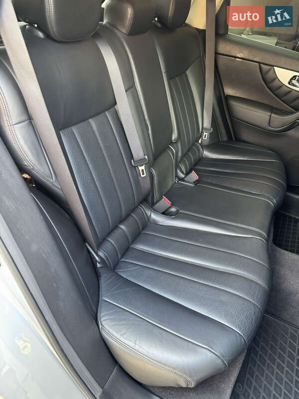 Внедорожник / Кроссовер Infiniti QX70 2013 в Ивано-Франковске