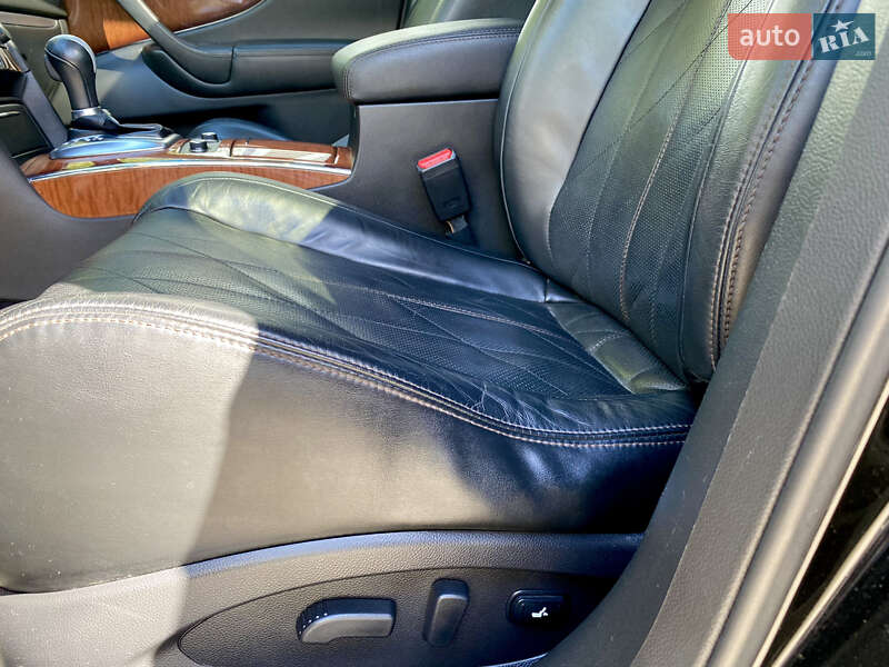 Внедорожник / Кроссовер Infiniti QX70 2013 в Киеве