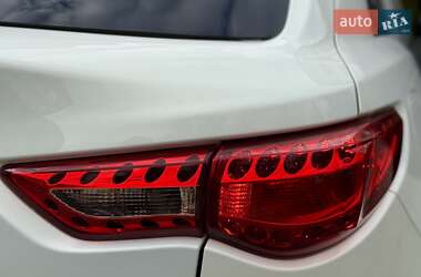 Позашляховик / Кросовер Infiniti QX70 2016 в 