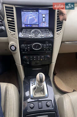Позашляховик / Кросовер Infiniti QX70 2016 в  фото 9 Позашляховик / Кросовер Infiniti QX70 2016 в