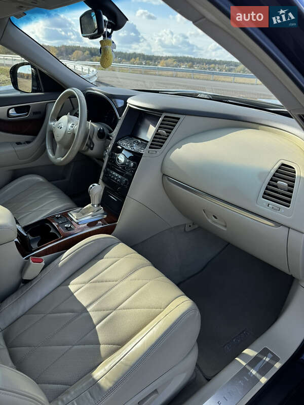 Внедорожник / Кроссовер Infiniti QX70 2013 в Харькове