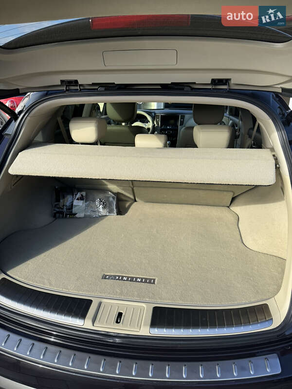 Внедорожник / Кроссовер Infiniti QX70 2013 в Харькове