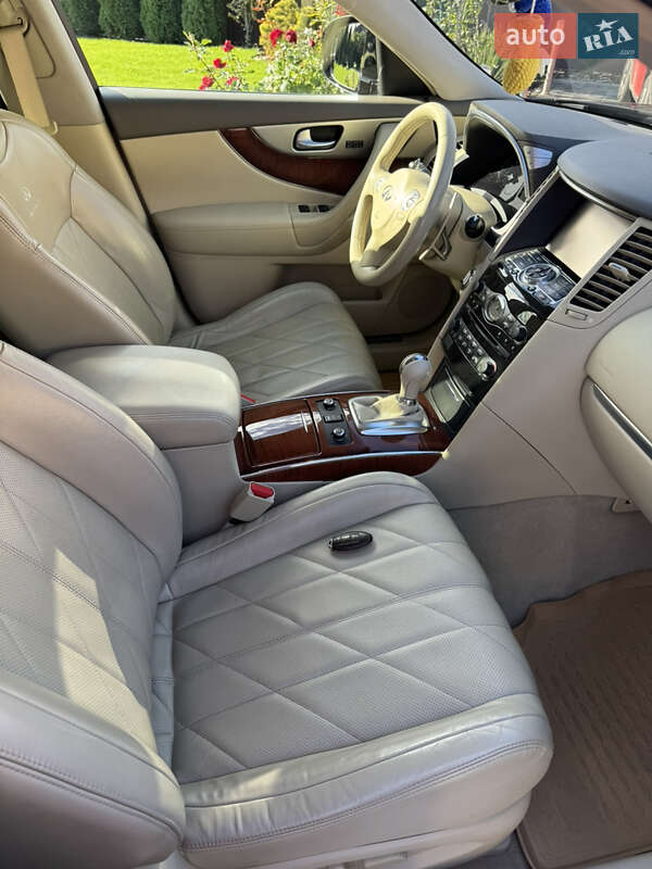 Внедорожник / Кроссовер Infiniti QX70 2013 в Харькове