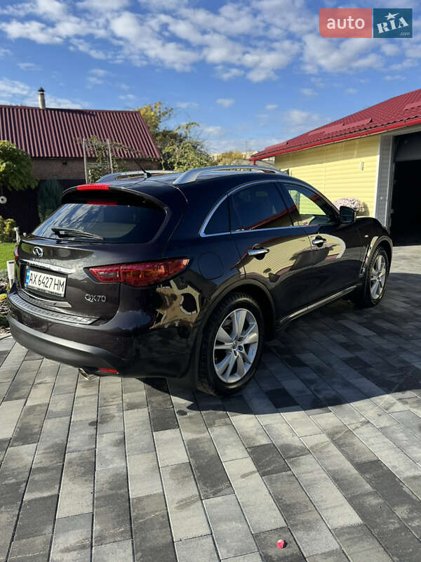 Внедорожник / Кроссовер Infiniti QX70 2013 в Харькове