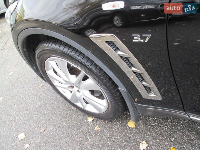 Позашляховик / Кросовер Infiniti QX70 2013 в Києві