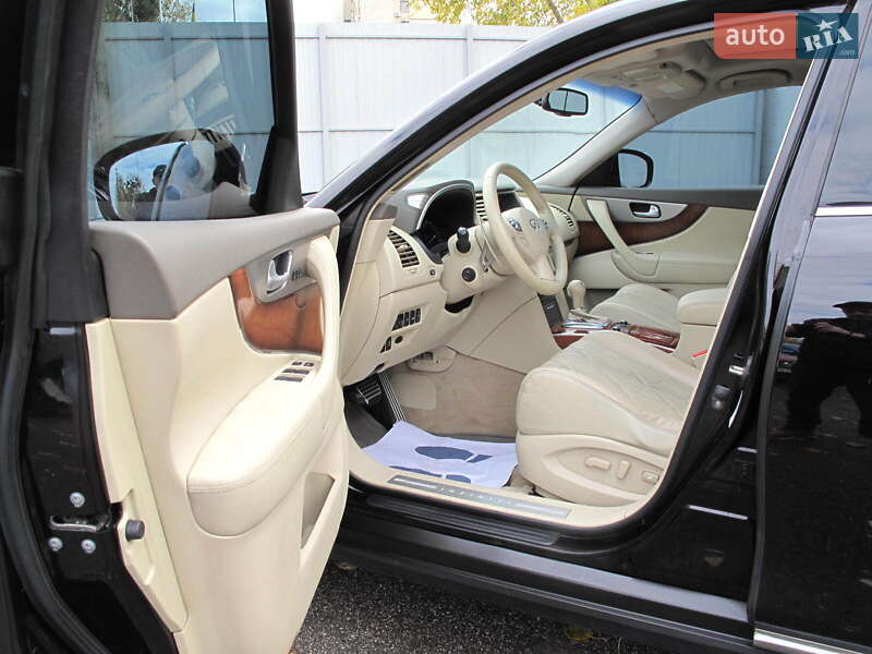 Позашляховик / Кросовер Infiniti QX70 2013 в Києві