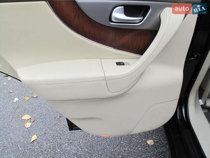 Позашляховик / Кросовер Infiniti QX70 2013 в Києві