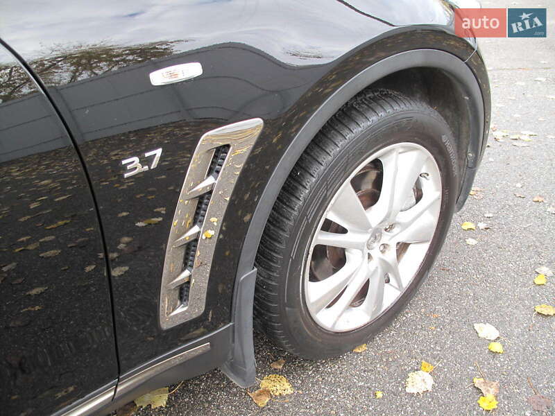 Позашляховик / Кросовер Infiniti QX70 2013 в Києві