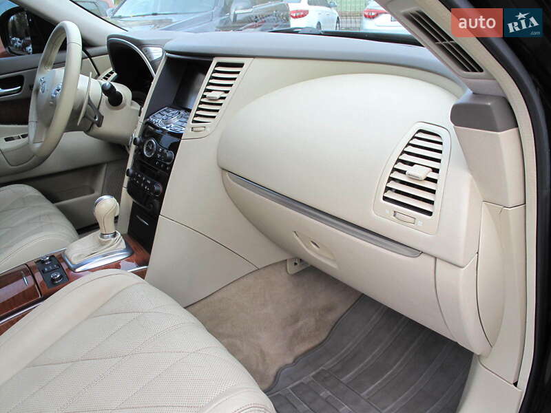 Позашляховик / Кросовер Infiniti QX70 2013 в Києві