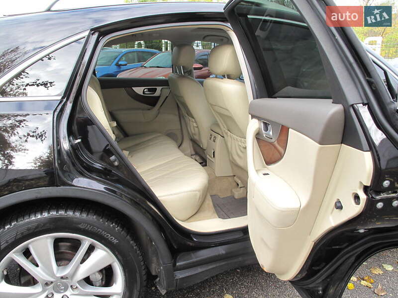 Позашляховик / Кросовер Infiniti QX70 2013 в Києві