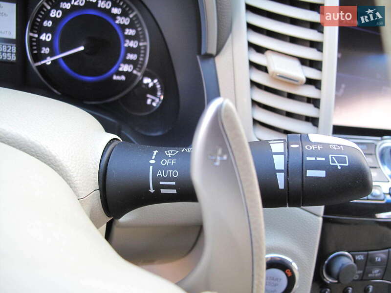 Позашляховик / Кросовер Infiniti QX70 2013 в Києві