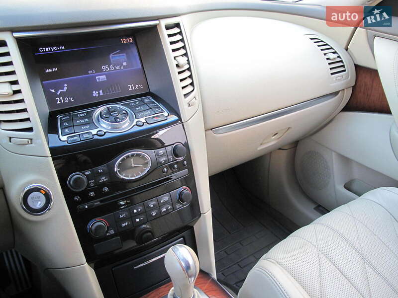 Позашляховик / Кросовер Infiniti QX70 2013 в Києві