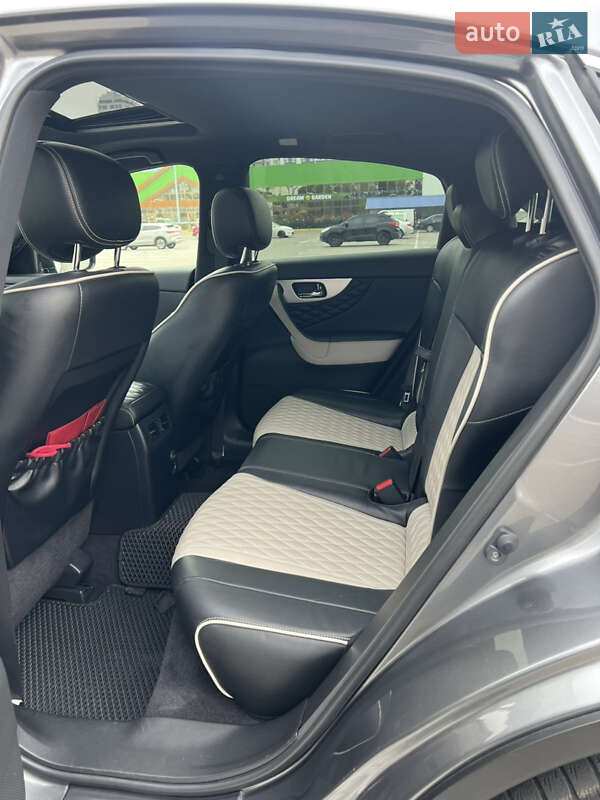 Внедорожник / Кроссовер Infiniti QX70 2017 в Одессе
