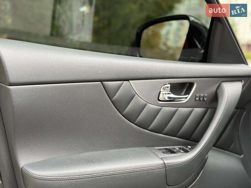 Внедорожник / Кроссовер Infiniti QX70 2016 в Тернополе фото 11 Внедорожник / Кроссовер Infiniti QX70 2016 в Тернополе