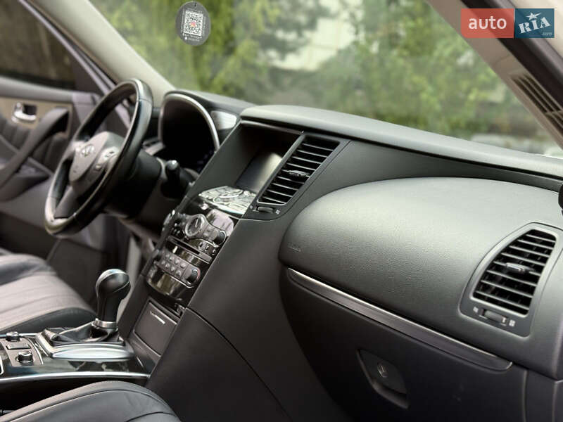 Внедорожник / Кроссовер Infiniti QX70 2016 в Тернополе фото 16 Внедорожник / Кроссовер Infiniti QX70 2016 в Тернополе