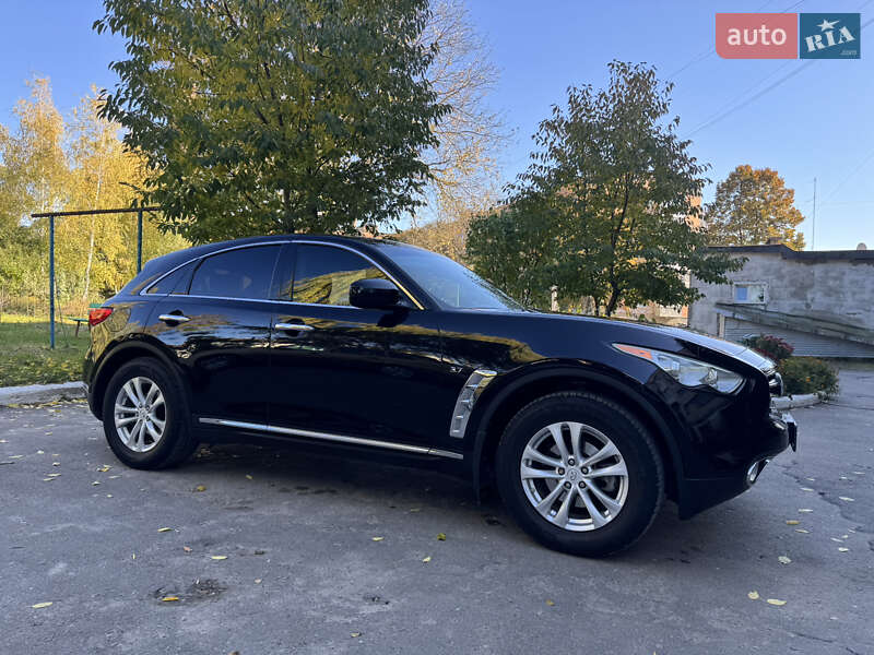 Позашляховик / Кросовер Infiniti QX70 2013 в Волочиську