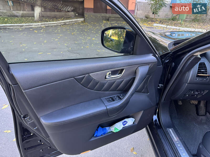 Позашляховик / Кросовер Infiniti QX70 2013 в Волочиську