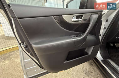 Внедорожник / Кроссовер Infiniti QX70 2015 в Киеве