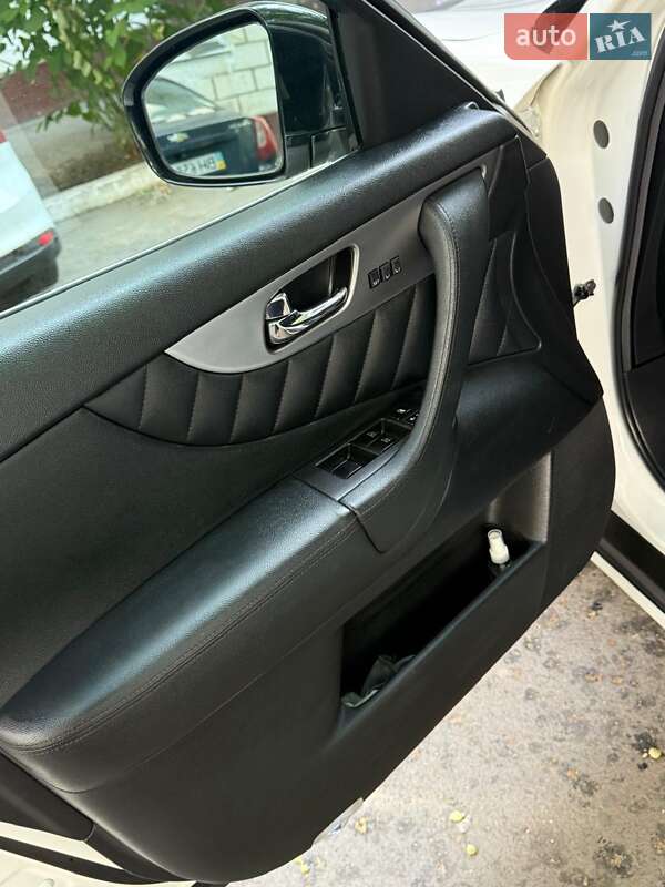 Внедорожник / Кроссовер Infiniti QX70 2015 в Киеве фото 24 Внедорожник / Кроссовер Infiniti QX70 2015 в Киеве