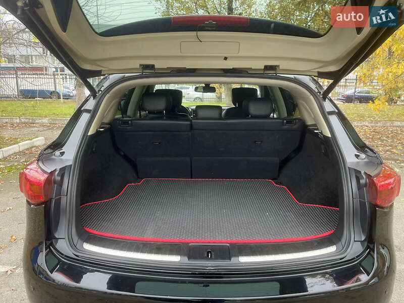 Позашляховик / Кросовер Infiniti QX70 2015 в Києві