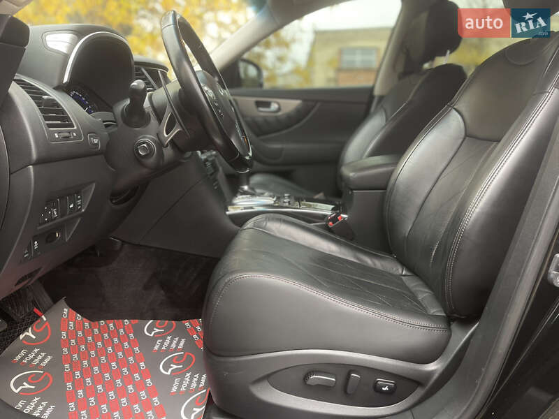 Позашляховик / Кросовер Infiniti QX70 2015 в Києві