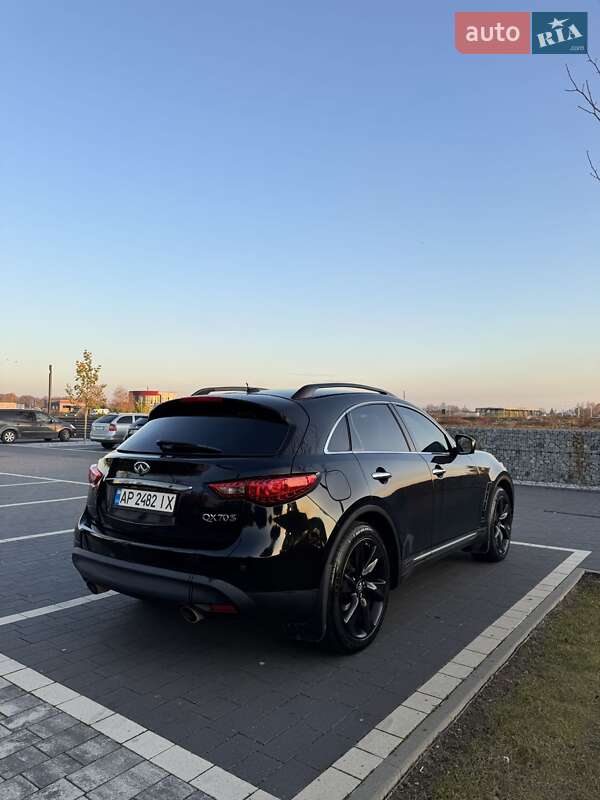 Позашляховик / Кросовер Infiniti QX70 2015 в Мукачевому